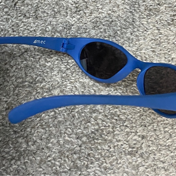 Children’s Colouring Book, Markers & Sunglasses - Picture 4 of 8